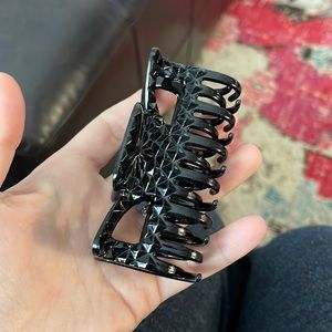 Black hair clip